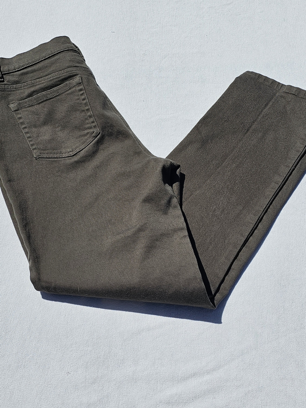 Gloria Vanderbilt Olive Green Slim Jeans with Purple Brand Tag - Picture 5 of 6
